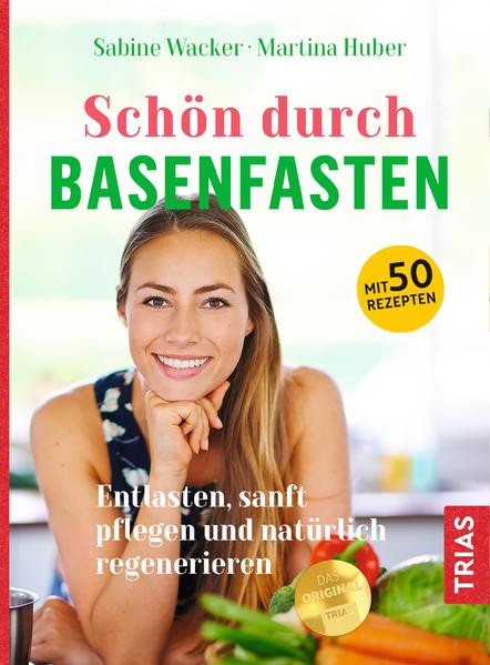 Ihr Schönheitsgeheimnis Schönheit kommt von Innen - wer kennt ihn nicht, den alten Spruch? Doch was man früher nur vermutete, kann die Wissenschaft heute klar belegen: dass Zucker unser Kollagen zerstört, welchen Schaden Stoffwechsel-Endprodukte anrichten, welche Eiweißbausteine unsere Muskeln straff halten. Da kommt die beliebte Entlastungsmethode Basenfasten wie gerufen, denn sie vereint alles, was Haut, Haare, Nägel und unsere Körpersilhouette schön, gesund und straff hält. Die Haut von Innen heraus regenerieren: - Powertrio Haut, Darm, Immunsystem: Gewinnen Sie spannende Einblicke, wie die drei Bereiche zusammenhängen und wie Sie sie optimal mit basischer Ernährung unterstützen. - Kraftpakete Pflanzenkost: Wie die geballte Kraft der Vitalstoffe unseren Körper von Innen heraus reinigt und ihn nährt, schützt und regeneriert. - Die 7-Tage-Beauty-Kur: die verwöhnende Basenwoche mit leckeren pflanzlichen Gerichten für den Beauty-Push von Innen. Extra: Rezepte für nährende Gesichtsmasken, Peelings und basische Bäder. Für einen besonders natürlichen Glow!