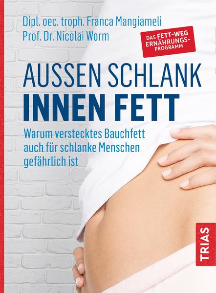 Schlank mit Bauch - die große Gefahr Nur wer stark übergewichtig ist, lebt gefährlich? Diese Aussage gilt heute nicht mehr. Denn die Schlanken "mit Bauch", die "TOFIS" rücken aktuell in den Fokus der Wissenschaft. Was nach außen nicht dramatisch aussieht, hat katastrophale Auswirkungen auf die Gesundheit. Denn das "Bäuchlein" ist ein Indikator für eine Fettleber und für die Verfettung anderer innerer Organe. Der Stoffwechsel ist aus dem Lot geraten und kranke Fettzellen lagern sich im Inneren des Bauches an. Das betrifft jeden 5. Schlanken. Viele Erkrankungen wie Herzinfarkt und Diabetes haben hier ihren Ursprung. Gezielt essen gegen das Bauchfett Bin ich betroffen? Testen Sie, wie hoch Ihr Risiko ist. Abspecken statt abnehmen: Nicht das Verlieren von Kilos, sondern das Abspecken des Bauches ist erklärtes Ziel. Spezielle Ernährungsstrategien helfen dabei. Muskeln in Schwung bringen: Unsere Muskulatur ist ein wahrer "Fettfresser" - und diese können Sie gezielt für sich arbeiten lassen. Mit fettabbauenden Rezepten, die schmecken und den Stoffwechsel anregen.