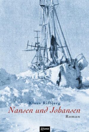 "Zwei Männer stehen auf dem Eis, noch ein ganzes Stück vom Nordpol, ihrem Ziel, entfernt. Sie blicken hinauf zu den Sternen - es ist Silvester - und begrüßen das neue Jahr mit einem Salut. Sie haben eine Flasche Rum geleert und legen sich 'wie zwei Löffel' in ihren gemeinsamen Schlafsack. Der eine ist der berühmte Polarforscher Fritjof Nansen, der erste Mann, der auf Skiern Grönlands Binneneis von Ost nach West überquerte, und im Jahr 1895 mit seinem Schoner Fram - zwar nicht zum Nordpol, aber doch sehr weit nördlich vordrang. Der andere Mann ist Hjalmar Johansen. Klaus Rifbjerg erzählt aus dessen Sichtweise. Der 26-jährige Rekrut wird unter vielen Anwärtern zunächst als Heizer auserwählt und auf dem Expeditionsschiff Fram angeheuert. Als das Schiff im Eise festsitzt, wird er, der erprobte Scharfschütze und ausgezeichnete Skiläufer, als einziger Begleiter auserkoren, mit Nansen den Fußmarsch zum Pol zu wagen. Eine Männerfreundschaft bahnt sich dort draußen an, die bald zu einem Kampf zwischen Distanz und Nähe wird und abrupt endet, als die Beiden die Expedition abbrechen müssen und von einem Forschungsschiff gerettet werden."
