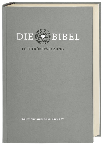 Die neu revidierte Lutherbibel 2017 ist verständlicher geworden und näher an Martin Luthers kraftvoller Sprache als zuvor. Die von der Evangelischen Kirche in Deutschland empfohlene Fassung. • Vollständig überprüft • Auf dem neuesten wissenschaftlichen Stand • Bibeltext abschnittsweise zweispaltig gesetzt • Psalmen einspaltig in Gedichtsatz angeordnet • Biblische Vergleichsstellen und Anmerkungen am Fuß der rechten Spalte • Inhaltsübersichten • Sach- und Worterklärungen • Überblick über besondere Schreibweise von Namen • Stichwortverzeichnis • Zeittafeln • Landkarten • Ortsregister