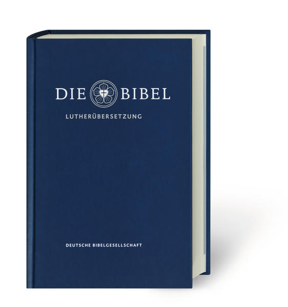 Die neu revidierte Lutherbibel 2017 ist verständlicher geworden und näher an Martin Luthers kraftvoller Sprache als zuvor. Die von der Evangelischen Kirche in Deutschland empfohlene Fassung. • Vollständig überprüft • Auf dem neuesten wissenschaftlichen Stand • Mit Eindruck »Eigentum der Kirchengemeinde« • Mit Apokryphen • Bibeltext abschnittsweise zweispaltig gesetzt • Psalmen einspaltig in Gedichtsatz angeordnet • Biblische Vergleichsstellen und Anmerkungen am Fuß der rechten Spalte • Inhaltsübersichten • Sach- und Worterklärungen • Überblick über besondere Schreibweise von Namen • Stichwortverzeichnis • Zeittafeln • Landkarten • Ortsregister