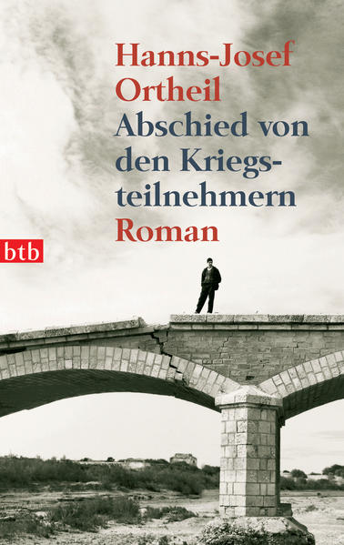 In „Abschied von den Kriegsteilnehmern“ erzählt Hanns-Josef Ortheil von der Flucht eines jungen Mannes nach Amerika, wo er den Bildern von Krieg und Nachkrieg entkommen will, die ihn seit dem Tod seines Vaters obsessiv verfolgen. Zum Mississippi, nach New Orleans und in die Karibik führt diese immer manischer werdende und Schrecken auslösende Flucht, bis der Sohn wieder den Weg nach Europa findet, wo mit der Öffnung des Eisernen Vorhangs im Jahr 1989 gerade die „Vater-Epoche“ zu Ende geht. „Abschied von den Kriegsteilnehmern“ ist eine große Elegie auf die deutsche Nachkriegszeit: Ein Roman über Väter und Söhne, über Bilder und Vorbilder.