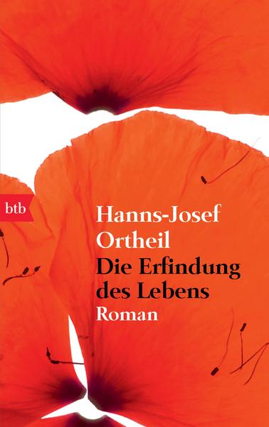 »Die Erfindung des Lebens« ist die Geschichte eines jungen Mannes von seinen Kinderjahren bis zu seinen ersten Erfolgen als Schriftsteller. Als einziges Kind seiner Eltern, die im Zweiten Weltkrieg und in der Zeit danach vier Söhne verloren haben, wächst er in Köln auf. Die Mutter ist stumm geworden, und auch ihr letzter Sohn lebt stumm an ihrer Seite. Nach Jahren erst kann er sich aus der Umklammerung der Familie lösen, in Rom eine Karriere als Pianist beginnen und nach deren Scheitern versuchen, mit dem Schreiben sein Glück zu machen ...