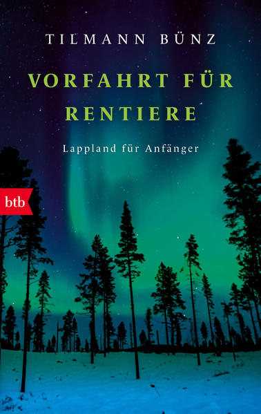 Die Nacht gehört den Polarlichtern - Eine Liebeserklärung an Kulturen, Menschen und die Weiten Lapplands. Sápmi, so nennen es die Ureinwohner von Nord-Skandinavien, ist wild, einzigartig und so weitläufig, dass sogar die gigantischen Rentierherden klein wirken können. Tilmann Bünz nimmt uns mit auf eine lange Reise mit dem Nachtzug von Stockholm bis an die Küste des Eismeeres. Wir sind dabei wenn die letzten freien Rentierherden den Weg ins Tal antreten, rasen durch den Winterwald mit der Hundenärrin Kitty, erfahren warum alle Welt so verrückt ist auf das Polarlicht und sind eingeladen bei Åsa Larsson zu Kaffee und Kuchen. Wortgewandt und einfühlsam zeigt uns Tilmann Bünz eine ebenso fremde wie wunderschöne Welt. Man möchte sofort die Taschen packen und mit eigenen Augen sehen, was er so eindrücklich beschreibt.