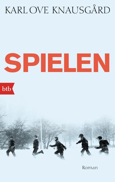 So selbstvergessen, so selbstverloren gelingt es nur in der Kindheit - das Spielen. Karl Ove Knausgård beleuchtet eine Zeit, in der Leben gleichbedeutend ist mit Entdecken, Fürchten, Wundern. Er erzählt vom Erwachsenwerden eines Kindes, das in seinen Nöten und Höhenflügen exemplarisch ist. "Spielen", nach "Sterben" und "Lieben" der dritte Teil seines großen autobiographischen Projektes, beschreibt eine Welt, in der Kinder und Erwachsene parallele Leben führen, die sich nur selten begegnen. Eine Welt, in der hinter jeder Ecke dunkle Dämonen lauern, die aber auch die Verheißung auf aufgregende neue Welten in sich birgt.