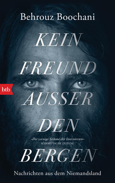 »Die zornige Stimme der Internierten« - Süddeutsche Zeitung Der kurdisch-iranische Journalist Behrouz Boochani wurde Anfang 2013 auf der berüchtigten Abschiebeinsel Manus Island in einem von Australien betriebenen Auffanglager als staatenloser Flüchtling interniert. Bald wurde er als Sprecher der unter unfassbaren Zuständen festgehaltenen »Boatpeople« erneut zur Zielscheibe von Repression und Erniedrigung. Die bewegende Geschichte seiner Flucht und seiner über sechs Jahre andauernden Inhaftierung hat er über Monate hinweg als Kurznachrichtengewitter an seinen Übersetzer geschrieben. Satz für Satz. Auf einem Handy. »Woher bin ich gekommen? Aus dem Land der Flüsse, dem Land der Wasserfälle, dem Land der uralten Gesänge, dem Land der Berge [...]. Die Leute rannten in die Berge, um den Kriegsflugzeugen zu entkommen, und sie fanden Asyl in ihren Walnusswäldern [...]. Haben Kurden noch irgendwelche anderen Freunde, außer den Bergen?«