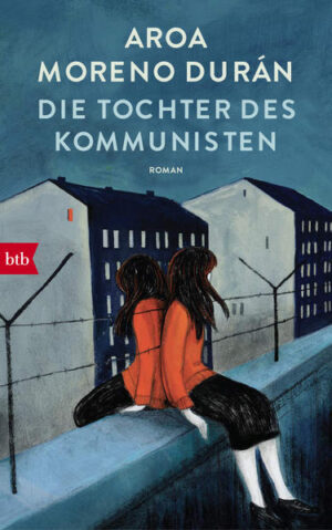 Das Leben einer spanischen Emigrantenfamilie, die vor dem Franco-Regime geflohen ist und in Ostdeutschland Zuflucht gefunden hat. Die literarische Entdeckung aus Spanien: In ihrem preisgekrönten Debüt erzählt Aroa Moreno Durán eine mitreißende Geschichte über Familiengeheimnisse, späte Geständnisse und den Preis der Freiheit. »Dieses Buch ist schlicht perfekt.« Almudena Grandes Katia wächst in den 1950er-Jahren in Ostberlin im Schatten des Eisernen Vorhangs auf. Kurze Zeit später teilt die Mauer die Stadt. Für ihre Eltern, die vor dem faschistischen Franco-Regime und dem Bürgerkrieg in Spanien geflohen sind, steht die kommunistische Seite Deutschlands für alles, wofür sie in ihrer Heimat gekämpft und gelitten haben. Sie haben sich eingerichtet in der winzigen Wohnung, in der es im Winter kalt ist und nach Kohlsuppe riecht, auch wenn das Exil schmerzhafter ist, als sie sich eingestehen wollen. Katia kennt kein anderes Leben, bis eine zufällige Begegnung mit einem jungen Mann aus dem Westen ihre Neugierde auf den Rest der Welt weckt. Sie folgt ihm mit falschen Papieren, nichtsahnend, welches neue Leben sie erwartet und welchen Preis ihre Entscheidung fordert.