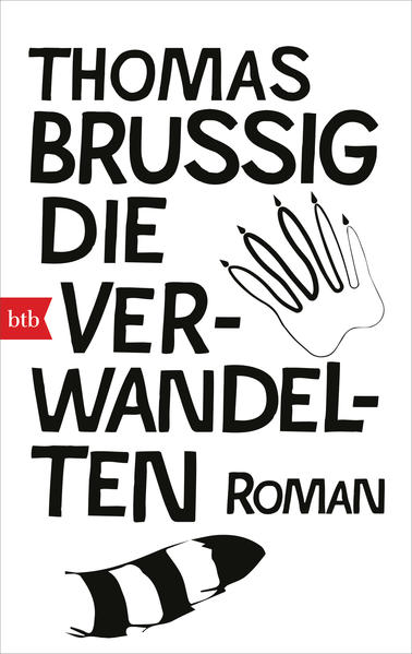 Was würden Sie tun, wenn Ihr Kind ein Waschbär wäre? »›Die Verwandelten‹ ist ein wunderbar tänzelnder Gesellschaftsroman.« In dem Provinzkaff Bräsenfelde passiert Aufregendes, Weltbewegendes: In der Waschanlage einer Tankstelle verwandeln sich Fibi und Aram in Waschbären. Was wie ein Witz klingt, den niemand glauben kann, wird unabweisbare Realität, der man sich nun stellen muss. Keine kleine Zumutung für ihre Familien, die Mitschüler und vor allem für sich selbst. Hält dieser Blödsinn einer medizinischen Untersuchung stand? Beim Veterinär? Oder beim Kinderarzt? Was sagt der Genetiker? Wie steht es um die juristischen Implikationen? Menschenrechte? Kinderrechte? Tierrechte? Geht das wieder weg? Und wenn nicht, lässt sich das Wunder touristisch nutzen, finanziell?