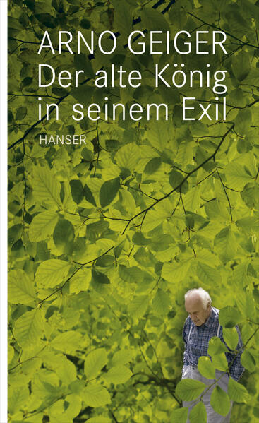 Arno Geiger hat ein tief berührendes Buch über seinen Vater geschrieben, der trotz seiner Alzheimerkrankheit mit Vitalität, Witz und Klugheit beeindruckt. Die Krankheit löst langsam seine Erinnerung und seine Orientierung in der Gegenwart auf, lässt sein Leben abhandenkommen. Arno Geiger erzählt, wie er nochmals Freundschaft mit seinem Vater schließt und ihn viele Jahre begleitet. In nur scheinbar sinnlosen und oft so wunderbar poetischen Sätzen entdeckt er, dass es auch im Alter in der Person des Vaters noch alles gibt: Charme, Witz, Selbstbewusstsein und Würde. Arno Geigers Buch ist lebendig, oft komisch. In seiner tief berührenden Geschichte erzählt er von einem Leben, das es immer noch zutiefst wert ist, gelebt zu werden.