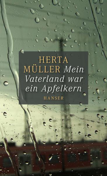 "Ich stehe (wie so oft) auch hier neben mir selbst." So begann Herta Müller ihre Tischrede nach der Verleihung des Nobelpreises. In einem langen Gespräch mit Angelika Klammer erzählt sie von ihrem ungewöhnlichen Lebensweg, der vom Kind, das Kühe hütet, bis zur weltweit bekannten Schriftstellerin im Stadthaus in Stockholm führt. Sie erzählt von der Kindheit in Rumänien, vom Erwachsenwerden und dem erwachenden politischen Bewusstsein, von den frühen Begegnungen mit der Literatur, den Konflikten mit der Diktatur des Kommunismus und dem eigenen Weg zum Schreiben. Mit ihrem Bericht vom Ankommen in einem neuen Land fällt auch ein ungewohnter Blick auf das Deutschland der 80er und 90er Jahre und auf die Gesellschaft, in der wir heute leben.