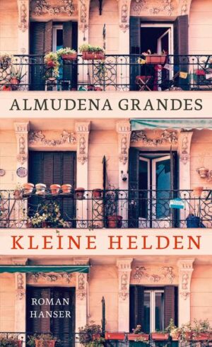 Ein Roman über den Mut, gemeinsam aufzustehen in Zeiten von Globalisierung und Wirtschaftskrise: Der Architekt Sebastián verliert erst seine Arbeit, dann auch Ehefrau und Kinder - dennoch hilft er Sofía beim Wiederaufbau der Kinderbetreuung im Viertel. Eine Großmutter stellt schon im September den Weihnachtsbaum auf, um ihrer Familie Mut zu machen. Alt und Jung, Singles und Familien, Spanier und Einwanderer, sie alle leben hier nebeneinander im Zentrum von Madrid. Und sie alle entdecken die unerwartete Kraft der Solidarität, als die Schließung des Gesundheitszentrums droht. „Kleine Helden" ist das bunte, ergreifende Porträt ihres Viertels im heutigen Madrid.