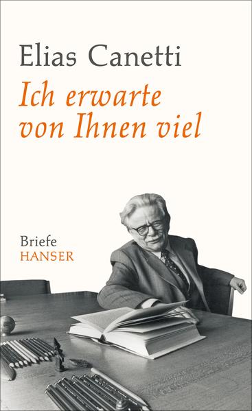 Ein junger Autor wendet sich mit seinem Erstlingsroman schüchtern an den Nobelpreisträger Thomas Mann - und wird freundlich abgewimmelt. Ein halbes Jahrhundert später reist der Autor selbst nach Stockholm, den Preis entgegenzunehmen. Elias Canetti bezeichnete sich selbst gelegentlich als schlechten Briefschreiber. Dem zum Trotz ergibt der Schatz seiner Briefzeugnisse einen einmaligen Lebensroman. Knapp 600 Briefe an Gefährten und Freunde, Kritiker und Leser ebenso wie an Kollegen wie Theodor W. Adorno, Thomas Bernhard, Erich Fried, Claudio Magris, Marcel Reich-Ranicki oder Hilde Spiel führen tief hinein in die Kulturwelt Nachkriegseuropas - und in ein einzigartiges Jahrhundertleben.