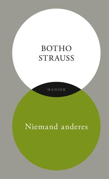 Zum 75. Geburtstag von Botho Strauß: die wichtigste Prosa des Autors neu in fünf Bänden. Die ineinander verschränkten Geschichten und Überlegungen beschreiben die Menschen einer Gesellschaft, die »unablässig ihre Wehwehchen besprechen muß, jedenfalls solange ihr größeres Leid erspart bleibt und sie selbst nichts Größeres vorhat«. Das Buch ist gegen die überall spürbar werdende Erschöpfung geschrieben, menschliche Sitten und Unsitten überhaupt noch wahrzunehmen, gegen »unsere tiefe Profanie«. Es ist aber auch zugleich ein Versuch, der Gleichgültigkeit zu entgehen.