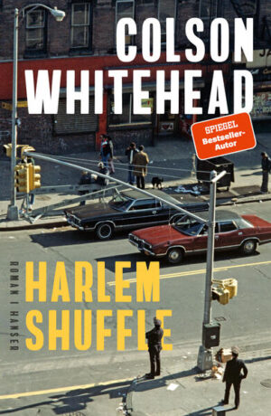 Harlem, 60er Jahre: die Geschichte eines einfachen Mannes, der so ehrlich wie möglich versucht aufzusteigen. Der neue Roman des zweifachen Pulitzerpreisträgers und Bestsellerautors Colson Whitehead Eigentlich würde Ray Carney am liebsten ohne Betrügereien auskommen, doch die Einkünfte aus seinem Laden reichen nicht aus für den Standard, den die Schwiegereltern erwarten. Cousin Freddy bringt gelegentlich eine Goldkette vorbei, die Ray bei einem Juwelier versetzt. Doch was tun mit dem Raubgut aus dem Coup im legendären „Hotel Theresa“ im Herzen Harlems, nachdem Freddy sich verdünnisiert hat? Als Polizei und Gangster Ray in seinem Laden aufsuchen, steht sein waghalsiges Doppelleben auf der Kippe. Der mitreißende Roman des zweifachen Pulitzer-Preisträgers Colson Whitehead ist Familiensaga, Soziographie und Ganovenstück, vor allem aber eine Liebeserklärung an New Yorks berühmtestes Viertel.