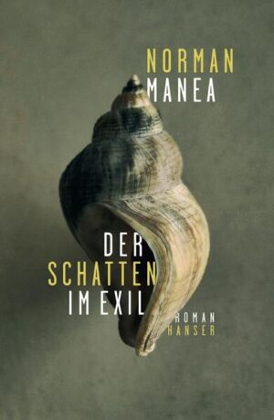 "Norman Manea ist ein glänzender Schriftsteller, der das Poetische noch im Ungesagten spürbar zu machen vermag." Ina Hartwig, Laudatio zum Nelly-Sachs-Preis Das beeindruckende Spätwerk des großen rumänischen Autors Norman Manea: Kurz vor dem Fall der Mauer wird „N.M.", der Wandernde, aus Rumänien ausgewiesen. Auf der Suche nach einer neuen Heimat geht er nach Berlin zu einem alten Freund, der sich als noch immer überzeugter Kommunist offenbart. Hier möchte er nicht bleiben, und so zieht er weiter nach New York, wo seine Halbschwester wohnt. Sie beide haben als Kinder den Holocaust überlebt und ringen um ein Gleichgewicht zwischen der Vergangenheit und der Notwendigkeit, sich in einer zunehmend unsteten Gegenwart ein neues Leben aufzubauen. Kunstvoll legt Norman Manea seine eigene Geschichte mit Figuren der Weltliteratur zu einem literarischen Mosaik.