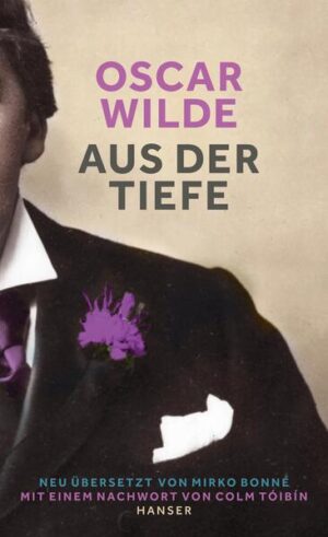 Weltliteratur von Oscar Wilde - kongenial neu übersetzt von Mirko Bonné Oscar Wildes langer Brief aus dem Gefängnis an seinen früheren Geliebten Lord Alfred „Bosie“ Douglas ist eine Lebensbeichte. Um ihn zu gewinnen, setzte Wilde alles aufs Spiel, seine Ehe, seine Familie, sein Ansehen, seinen Ruhm und sein Vermögen. Gegen den prüden viktorianischen Zeitgeist setzte er seinen Dandyismus, die Feier der diesseitigen Freuden bis hin zur Verschwendung. Es folgte der Absturz ins Bodenlose: Ein öffentlicher Prozess, in dem er zur Unperson gemacht wurde. „Aus der Tiefe“ ist eine erschütternde Geschichte von verratener Leidenschaft und eine unvergleichliche Liebeserklärung. In dem Band enthalten sind weitere Briefe aus dem Gefängnis sowie die „Ballade vom Zuchthaus Reading“.