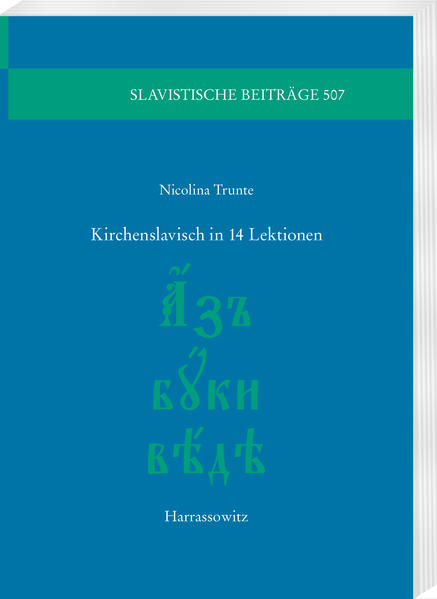 Kirchenslavisch ist heute zumeist kein obligatorischer Gegenstand des slavistischen Grundstudiums mehr, spielt aber weiterhin eine wichtige Rolle für das Studium. Nicolina Trunte bietet mit ihrem Lehrwerk nun eine abgeschlossene Einführung in diese älteste slavische Schriftsprache samt ihrer Weiterentwicklung bis zur Gegenwart. Aufbauend auf Grundkenntnissen in zumindest einer modernen slavischen Sprache führt das Lehrbuch zunächst in das Neukirchenslavische ein, wie es heute in der Russisch-Orthodoxen Kirche gebraucht wird (Lektionen 1 bis 5). Erst danach wird, von kyrillischen und glagolitischen Texten mit Umschrift begleitet, vergleichend in das Altkirchenslavische samt seinen historischen Voraussetzungen eingeführt (Lektionen 6 bis 9). Den Abschluss bildet ein Überblick über die weitere Entwicklung in mittelkirchenslavischer Zeit unter Ausklammerung der abweichenden Entwicklung in der katholischen Slavia, die in Kapitel 14 behandelt wird. Übersetzungen der Lesestücke ins Deutsche und ein Glossar runden das Lehrwerk ab und machen das Buch auch für Autodidakten geeignet.