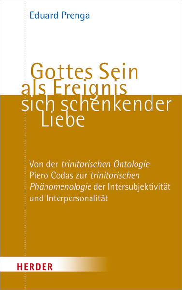 Was passiert, wenn jemand zeigt, dass die Dreifaltigkeit der Ausgangspunkt der Freiheitsgeschichte der Menschheit ist? Dass in ihr das Risiko grundgelegt ist, das in jeder Begegnung eingeschlossen ist? Dass sie das Netz ist, das jede menschliche Liebe unterfängt? Und dass sie schließlich die äußerste Spannung auszieht, von der Fülle des Seins zum Nichts und zum Tod? Plötzlich rückt dann die Dreifaltigkeit mitten ins Zentrum des Verstehens von Menschheitsentwicklung und Kultur, von Gottinnigkeit ebenso wie von Gottesferne. Nichts Geringeres unternimmt die vorliegende Arbeit des Franziskaners P. Eduard Prenga. Den wesentlichen Bezugspunkt bildet dabei der italienische Theologe Piero Coda, der an der Päpstlichen Lateran-Universität sein Lehrer war. Der Mensch in seiner Geschichtlichkeit ist das Ziel der sich schenkenden Liebe Gottes, so wie sie im Neuen Testament bezeichnet wird: agápe. Deshalb offenbart dieser sich selbst. Diese Offenbarung stellt die Theologie vor die Frage: Wie kann die Dreieinigkeit gedacht und ins Menschliche „über-setzt“ werden? Die vorliegende Studie unternimmt den Versuch einer Antwort, indem sie vom trinitätstheologischen Denken des italienischen Theologen Piero Coda ausgeht und zu Edmund Husserls Phänomenologie der Intersubjektivität und Interpersonalität gelangt. Dabei ist sie sowohl trinitarische Ontologie als auch trinitarische Phänomenologie.