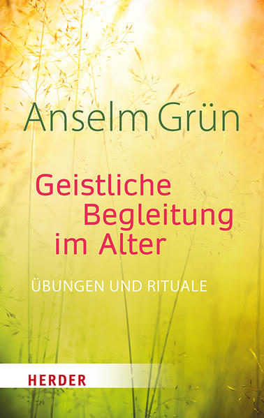 Unsere Aufgabe ist es, alte Menschen auf ihrem Weg zu begleiten, ihnen zu helfen, ihren Weg des Älterwerdens auf gute Weise zu gehen. Eine wesentliche Hilfe ist dabei, das, was die alten Menschen erleben, auch aus dem Glauben heraus zu bewältigen. Ihre Krankheiten, ihre Beschwerden, ihre Einsamkeit, die Erfahrung, nicht mehr gebraucht zu werden, all das will auch geistlich bewältigt werden. In diesem Buch gibt Benediktinerpater Anselm Grün konkrete Hilfen, wie man auf die Fragen der alten Menschen eingehen und wie man ihnen helfen kann, aus dem Glauben eine Antwort auf ihre Fragen und Nöte zu finden. Zuvor stellt er einige Prinzipien der geistlichen Begleitung auf. Zu jedem Abschnitt gibt es konkrete Fragen für die Selbstreflexion der Begleiter sowie Übungen und Rituale für alte Menschen.