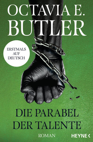 Der große Klassiker der amerikanischen Literatur erstmals auf Deutsch! Wir schreiben das Jahr 2032. Lauren Olamina hat eine kleine Gemeinschaft in Nordkalifornien gegründet, in der sie nach den Regeln ihrer neuen Religion in Frieden lebt. Sie nehmen alle auf, die nach der Wahl des ultrakonservativen Präsidenten Jarret verfolgt werden. Jarret hat im Wahlkampf versprochen, Amerika wieder groß zu machen, doch in Wahrheit spaltet er mit seinen Reden und Taten das ohnehin zerrissene Land immer tiefer. Schnell wird Laurens Gemeinschaft eine Minderheitenreligion, angeführt von einer Schwarzen Frau zur Zielscheibe seines Hasses. Jahre später studiert Laurens Tochter Ashs Vere die Tagebücher ihrer Mutter. Sie sucht in der Vergangenheit nach Antworten auf ihre Fragen und will ihre Mutter verstehen lernen, die hinund hergerissen war zwischen der Verantwortung für ihre Gemeinschaft und ihrer Bestimmung, die Menschheit als Ganzes in eine bessere Zukunft zu führen.