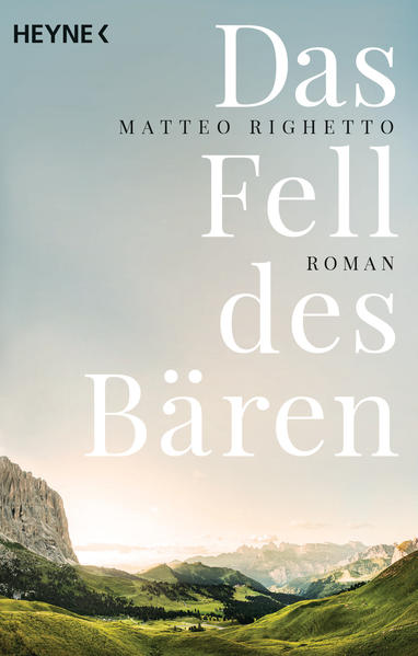 An einem Herbstmorgen im Jahr 1963 eröffnet der Tischler Pietro seinem Sohn, dass er heute nicht zur Schule gehen soll: Sie werden für einige Tage in die Berge gehen - mit Proviant und zwei alten Gewehren. Im Laufe des mühevollen Aufstiegs erfährt der 12-jährige Junge, dass Pietro eine Wette eingegangen ist: Ausgerechnet er, der Außenseiter im Dorf, hat versprochen, den Bären zu erlegen, der in dieser Gegend seit einigen Wochen Bienenstöcke zermalmt, Hirsche und Rehe reißt. Auf ein solches Abenteuer hat Domenico schon lange gewartet. Dass es ihn an seine Grenzen führt, wird rasch deutlich. Zugleich spürt er im Laufe der abenteuerlichen Jagd eine wundersame Wandlung seines Vaters: Unter dessen rauer Schale bricht ein zugänglicher, viel emotionalerer Mensch hervor, als Domenico es je für möglich gehalten hätte. Hochspannend und faszinierend anschaulich erzählt dieser Roman davon, wie Menschen sich Mythen schaffen, die sich verselbstständigen und über wirkliche Bedrohungen hinwegtäuschen.