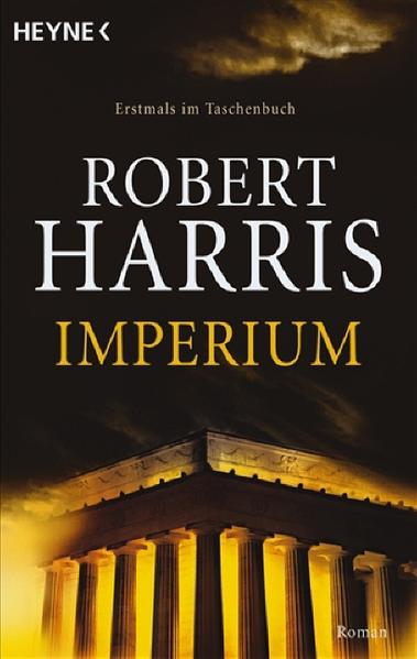 Macht will ein Imperium „Pompeji“ war ein internationaler Triumph. Robert Harris versteht es wie kein Zweiter, die Antike mit Leben zu füllen und die Gegenwart in einem Roman zu beschreiben, der vor zweitausend Jahren spielt. Im Mittelpunkt von „Imperium“ steht ein gerissener, mit allen Wassern gewaschener Anwalt und geborener Machtpolitiker: Marcus Tullius Cicero. Ein unbekannter junger Anwalt - hochintelligent, sensibel und enorm ehrgeizig - betritt das Zentrum der Macht. Er hat nur ein Ziel: Er will nach ganz oben. Der Fall eines Kunstsammlers, der vor der Willkür eines skrupellosen und gierigen Gouverneurs fliehen muss, kommt ihm da gerade recht. Der Gouverneur hat einflussreiche und gefährliche Freunde im Senat, und sollte der Anwalt den Fall gewinnen, würde er die gesamte alte Machtclique zerschlagen. An die Niederlage wagt er nicht zu denken, sie könnte ihn das Leben kosten. Eine einzige Rede kann über sein Schicksal und die Zukunft einer Weltmacht entscheiden, doch seine gefährlichste Waffe ist das Wort. Die Weltmacht am Scheideweg ist Rom. Der Name des jungen Anwalts ist Marcus Tullius Cicero, Außenseiter, Philosoph, brillanter Redner und der erste Politiker modernen Stils. Ein topaktueller Roman im historischen Gewand.