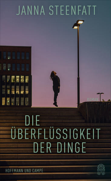 »Ein berührender Coming-of-Age-Roman über Liebe, Sex und Schuld.« Olga Grjasnowa Ina hat sich eingerichtet in einer Welt, in der niemand etwas von ihr erwartet. Mit ihrem Mitbewohner Falk streift sie durch die Nächte auf St. Pauli und begnügt sich mit genug Schlaf, etwas Sex und Gin Tonic. Als ihre Mutter bei einem Autounfall stirbt, wird Ina eingeholt von einer Kindheit im Theater und den Gedanken an einen Vater, den sie nie kennengelernt hat. Ausgerechnet jetzt kehrt er zurück nach Hamburg und inszeniert Shakespeares Sommernachtstraum. Und Ina, die endlich so etwas wie einen Plan hat, nimmt einen Aushilfsjob in der Kantine des Theaters an. Doch bevor sie sich überlegen kann, ob sie sich dem Vater offenbart, trifft sie auf die Schauspielerin Paula. Ina, die ihr Herz bisher weder an Dinge noch an Menschen gehängt hat, lernt die Liebe kennen - und den Verrat an ihr. »Schlafwandler wissen: wenn sie die Augen öffnen, stürzen sie ab. Von einem solchen Augenöffnen erzählt Steenfatt mit schwindelerregender Sicherheit und einem spröden Witz.« Antje Rávik Strubel