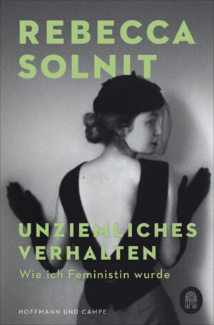 Wie sich die eigene Stimme finden lässt, wenn die Gesellschaft Schweigen befiehlt Mit diesem Buch steigt Rebecca Solnit endgültig aufs Podest zu Joan Didion und Susan Sontag: Ihre Geschichte ist die Geschichte einer jungen Frau, die ihre Stimme fand, während sie schweigen sollte. Im San Francisco der achtziger Jahre herrscht eine harsche Atmosphäre der Misogynie, Gewalt gegen Frauen ist an der Tagesordnung, wird hingenommen, nicht hinterfragt. Hier zieht eine junge Frau in ihre erste eigene Wohnung, schafft sich einen Freiraum zum Denken, Schreiben, Formulieren. Hier wird Rebecca Solnit eine andere, überwindet ihr Schweigen, die eigene Unsichtbarkeit. Vor dem Hintergrund von Punk, Gay Pride und der zweiten Welle des Feminismus wagt sie, ihre Stimme zu erheben gegen Unterdrückung und Unrecht. Sie wird zur Aktivistin, zur öffentlichen Person und zur wichtigen Intellektuellen. Unziemliches Verhalten ist ein elektrisierender Bericht über vierzig Jahre gelebten Feminismus, über Rückschläge, Meilensteine und den Triumph des eigenen Ichs.