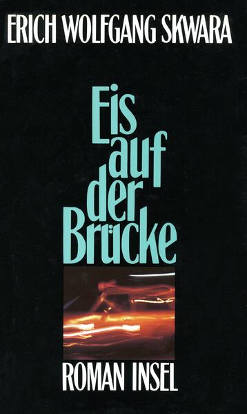 Sebastian Winter fliegt von Wien zu einem Architekturkongress in die amerikanische Stadt, in der er vor mehr als fünfzehn Jahren mit seiner Frau gelebt hat. Bisher hat er den Ort gemieden und die Erinnerungen an die Frau seines Lebens, die eines Tages an einer Kreuzung aus seinem Auto stieg, um auf Nimmerwiedersehen zu verschwinden, konsequent verdrängt. Er hält sich für genügend gleichgültig, auch am Ort der Tat seine Überlegenheit zu bewahren. Beim Abschlusscocktail jedoch überfällt ihn plötzliche eine absurde Angst, Claudia könnte unter den Gästen sein. Eine Angst, die in letzten Endes hinter Gittern bringt ... Skwaras ungewöhnliche Liebesgeschichte mit Zügen eines Film-Thrillers entwirft das Porträt eines ängstlichen Zeitgenossen im Gewande des wirklichkeitsüberlegenden Ästheten.