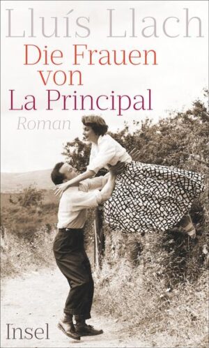 Maria weiß, die Entscheidung ist längst gefallen: Ihr Vater geht mit den vier Brüdern nach Barcelona, sie selbst muss bleiben. Als die einzige Tochter soll sie das verwalten, was nach dem Sommer 1893 vom Weingut La Principal übrig ist. Für sie die Enttäuschung ihres Lebens, für alle anderen im Dorf der Beginn einer neuen Zeit. Denn Maria findet überraschend einen Weg, mit viel Mut und noch mehr Eigensinn verwandelt sie La Principal in das Anwesen von damals und sich selbst in die mächtigste Frau ihrer Heimat, ein Leben lang bewundert, ein Leben lang beneidet. Doch als man am Vorabend des Spanischen Bürgerkriegs eine Leiche findet, wird Marias Vermächtnis an die Tochter zu einer gefährlichen Bürde … Die Frauen von La Principal ist ein Roman über die Wärme und Kraft der eigenen Heimat. Lluís Llach erzählt darin eine Geschichte von Müttern, von Töchtern und Schwestern, von all denjenigen, die sich hingebungsvoll einer Aufgabe widmen und ihr Glück erkämpfen - ein Lebensglück, das so schillernd und flüchtig bleibt wie der Lichtschein an den Weinhängen ihres Dorfes.