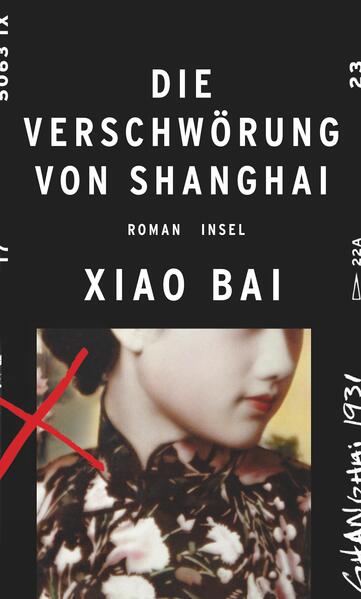 Ein Attentat im Hafen und die bildhübsche Ehefrau an der Seite des Opfers verschwunden. Die Spur führt in die Französische Konzession: 1931 eine zu Reichtum gekommene Enklave Frankreichs mitten in Shanghai, bevölkert von Gangstern, korrupten Polizisten, Revolutionären und Spionen … Xiao Bai spinnt eine meisterhafte Intrige rund um ein verhängnisvolles Begehren, literarisch, spannend, atmosphärisch. An Deck des Ozeandampfers mit Kurs auf Shanghai schießt Hsueh heimlich ein Bild von ihr. Er ist Fotograf, sie wunderschön, nichts weiter. Doch als nach den Schüssen unten am Hafen ihr Gesicht in jeder Zeitung auftaucht und er ihr dann in den Gassen der Französischen Konzession wiederbegegnet, verfällt er ihr hoffnungslos. Um in ihrer Nähe zu sein, wird er Teil eines doppelbödigen Spiels, als Spitzel für die Polizei, Kämpfer für die Revolution und Waffenhändler. Nur Leidenschaft allein hat in der Französischen Konzession noch niemanden vor einer Kugel bewahrt, das weiß er ganz genau …