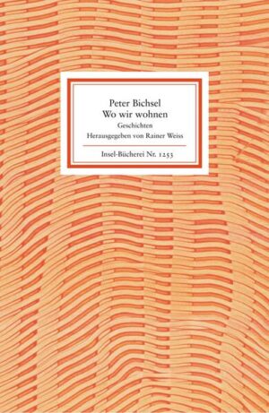 Zwar wohnen wir in Olten oder in New York, in München oder Helsinki, aber ist hier auch unsere Heimat? Und was bedeutet uns »Heimat«? Hängt das Gefühl, beheimatet zu sein, nicht einfach nur von Menschen und, vor allem, von Sprache und Geschichten ab, in denen wir uns erkennen - Erwin zum Beispiel oder André oder der Milchmann, der morgens um vier die Milch bringt? Peter Bichsel, der einmal Lehrer war und dann Schriftsteller geworden ist, denkt heute in Solothurn darüber nach, warum es die Menschen immer wieder regelmäßig aus ihrem Ort und ihrer Gegend treibt, in den Urlaub zum Beispiel. Es ist doch eigenartig, sagt er, »daß wir als Reiseziel jene Gegenden auswählen, wo sich die Einheimischen das Reisen nicht leisten können. Weil hier niemand mehr wohnt, gehen wir in Gegenden, wo die Leute noch wohnen.« Und es ist doch nahezu absurd, daß »wir hier unser Geld verdienen, mit dem wir uns anderswo zu realisieren versuchen«. In seinen in diesem Band versammelten Geschichten sieht sich Peter Bichsel immer wieder vor die Frage gestellt: »Wo wohnen wir?«