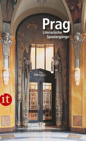 Prag - die goldene Stadt an der Moldau. Seit je wurde hier Geschichte geschrieben. Sei es der Prager Fenstersturz als Auslöser des Dreißigjährigen Krieges, oder die bewegende Rede Genschers im September 1989, die Tausenden DDR-Bürgern die Ausreise in die BRD ermöglichte. Doch in den Gassen entlang des Altstädter Rings gibt es noch einiges mehr zu entdecken als Prager Burg und Karlsbrücke. Wolfgang Dömling führt den Leser auf ausgewählten Spaziergängen vorbei an prachtvollen Palais und Kirchen zu beschaulichen und denkwürdigen Orten, stets auf den Spuren großer Autoren wie Franz Kafka, Bohumil Hrabal, Rainer Maria Rilke u. v. a. Mit Stadtplanauszügen und Serviceteil.