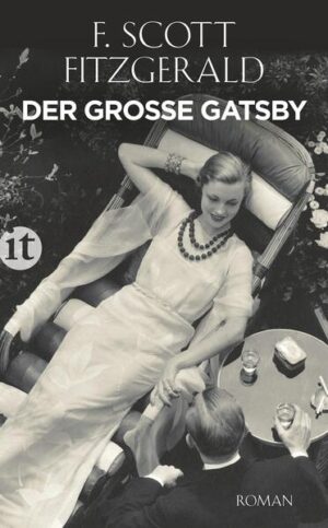 New York in den »Goldenen Zwanzigern«: Der geheimnisvolle Jay Gatsby hat alles, was man mit Geld kaufen kann. Die rauschenden Feste auf seinem märchenhaften Anwesen auf Long Island sind der Treffpunkt der New Yorker High Society. Doch Gatsby selbst bleibt Zuschauer des dekadenten Spektakels und hat nur einen Wunsch: dass seine große Liebe Daisy dort eines Tages erscheint. F. Scott Fitzgeralds Klassiker der amerikanischen Literatur erzählt von der Glamourwelt der Reichen und von der Oberflächlichkeit und Sinnlosigkeit des mondänen Lebens. In der glanzvollen Neuübersetzung von Reinhard Kaiser ist dieser Roman neu zu entdecken - in seiner Dramatik, seiner Tragik, seiner Eleganz und nicht zuletzt auch in seiner Komik.