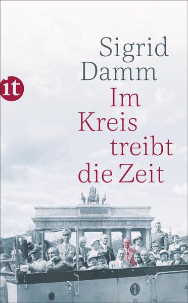 Sigrid Damms neues Buch ist eine nachgetragene Liebe an ihren Vater. Ihr ganzes Leben lag sie mit ihm in Widerstreit, lehnte ihn ab. Erst kurz vor seinem Tod kam es zu einer zaghaften Annäherung. Über zwanzig Jahre später beginnt sie, dem Lebensweg ihres Vaters nachzuspüren. Papiere und alte Fotos, die viele Jahre im Keller lagerten, werden befragt