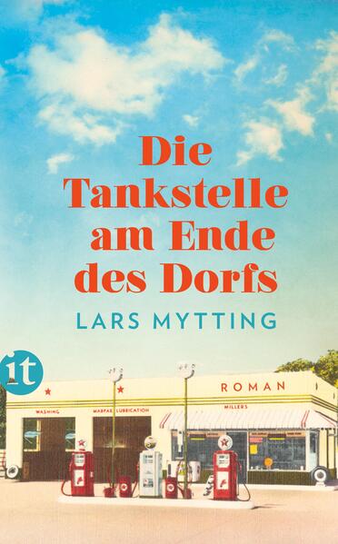 »Eigentlich erzählt dieses Buch nicht von Autos, sondern vom Sinn des Lebens und der Liebe.« Dagens Naeringsliv In Erik Fyksens Tankstelle gibt es kein Bistro und auch keine gigantische Waschanlage wie bei der Konkurrenz und das Sechziger-Jahre-Design, in dem Eriks Freundin die Tankstelle stilecht renoviert hat, bevor sie ihn verließ, ist auch nicht jedermanns Sache. Dafür weiß Erik alles über Autos, die er mit Hingabe repariert, und kann noch für das ungewöhnlichste Modell Ersatzteile besorgen, und sei es beim örtlichen Schrottplatzbesitzer. Für Tüftler und Bastler ist der Ort zur »Tankstelle des Glücks« geworden, in dem nicht nur der fahrbare Untersatz auf Touren gebracht wird, sondern gleich das ganze Leben verhandelt wird. Nur schade, dass die Landstraße begradigt werden soll und dann nicht mehr an der Tankstelle vorbeiführen wird. Erik muss eine Entscheidung treffen. Ein Männerverstehbuch, das in Norwegen zum Kultroman wurde.