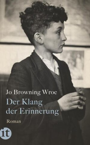 Birmingham, 1966: William feiert gerade seinen Abschluss als Einbalsamierer, als ihn die Nachricht erreicht, dass im walisischen Aberfan ein Haldenrutsch unzählige Menschen unter sich begraben hat und freiwillige Helfer gesucht werden. Er macht sich umgehend auf den Weg, und während er gemeinsam mit den Bestattern vor Ort arbeitet, ruft ein Musikstück im Radio schmerzhafte Erinnerungen in ihm wach: Erinnerungen an seine Zeit als Chorknabe in Cambridge, die er versucht hatte, zu vergessen. Damals hatte er nur einen Wunsch gehabt: in der King’s College Chapel das berühmte Solo in Allegris Miserere zu singen, das in ihm schon als kleines Kind die Liebe zur Musik entfacht hatte. Doch an dem großen Tag kommt es zu einem tiefen Zerwürfnis mit seiner Mutter und einer Entscheidung, die seinen weiteren Weg bestimmen wird. Als er nun aus Aberfan nach Birmingham zurückkehrt, mit Bildern im Kopf, die ihn sein Leben lang nicht loslassen werden, ist er bereit, sich seiner Vergangenheit zu stellen und sich mit seiner Mutter, mit der ihn einst eine liebevolle Beziehung verband, zu versöhnen. Ein bewegender Coming-of-Age-Roman über die fragilen Bande, die uns mit geliebten Menschen verbinden - darüber, dass es möglich ist, die Vergangenheit und die eigene Schuld zu überwinden und Vergebung und Trost zu finden.