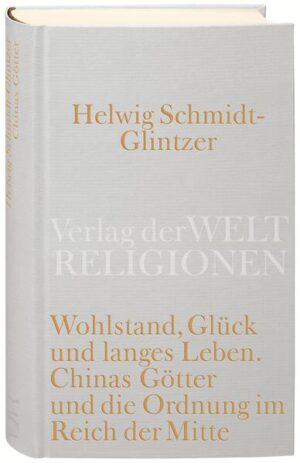 Bereits in den achtziger Jahren wurde vorausgesagt, daß die Religion in China wieder eine Zukunft haben werde. Wie sich diese Prognose im heutigen China bestätigt, darüber gibt Helwig Schmidt-Glintzer in diesem Buch Auskunft, indem er nicht nur die gegenwärtige religiöse Lage und das spezifische Verhältnis von Gesellschaft, Religion und Politik ausführlich darstellt, sondern auch die gesamte Vielfalt von Kulttraditionen und Glaubensformen. So werden die geistig-soziale und die moralische Grundstruktur der chinesischen Kultur und ihre Entwicklung bis zur jüngsten Gegenwart erkennbar. In China sind der Gottesbegriff und die Formen religiöser Rituale bis heute von fundamentaler Bedeutung für das Selbstverständnis des einzelnen ebenso wie für das Funktionieren der Gesellschaft. Es ist eine Besonderheit des Vielvölkerstaates, daß keine Lehre einen absoluten Geltungsanspruch erlangen konnte. So wurde China schon früh zu einem politisch-sozialen Großraum mit einem im internationalen Vergleich erstaunlich hohen Maß an Toleranz gegenüber fremden Kulturen. Mit Sicherheit wird der interreligiöse Dialog in nächster Zukunft wieder stärker geführt werden, der bereits vor zwei Jahrtausenden zwischen den großen Religionen in China begonnen wurde. Helwig Schmidt-Glintzers Einführung in die chinesische Religion und Philosophie beschreibt die Grundlinien der religiösen Entwicklungen in China und das Verhältnis der wichtigsten Lehren zueinander. Nur aus einer Zusammenschau des Daoismus, des Buddhismus und des Konfuzianismus sind die Besonderheiten der einzelnen Lehren sowie der geistige und religiöse Reichtum Chinas zu verstehen.