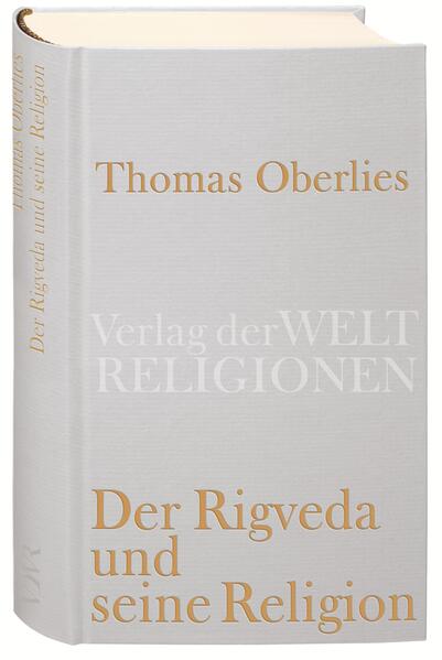 Der Rigveda gehört zu den ältesten Literaturdenkmälern der Menschheit. In den rund 1000 Hymnen dieses Textes, der vermutlich zwischen 1500 und 1000 v. Chr. verfaßt wurde, fand eine am Opfer orientierte Religion ihren Niederschlag, die etwa seit 2000 v. Chr. aus dem heutigen Afghanistan nach Nordindien einwandernde vedische Stämme geformt hatten. Diese Religion ist einerseits indogermanischem Erbe verpflichtet, weist andererseits aber auch bereits den Weg zum Hinduismus. Thomas Oberlies zeichnet ihre Gottesvorstellungen, ihren Kultus und ihre Mythologie in allen Einzelheiten nach. Kosmologie und Jenseitskonzeptionen kommen ebenso in den Blick wie etwa die Gesellschaftsform und die Art der Herrschaftslegitimation.