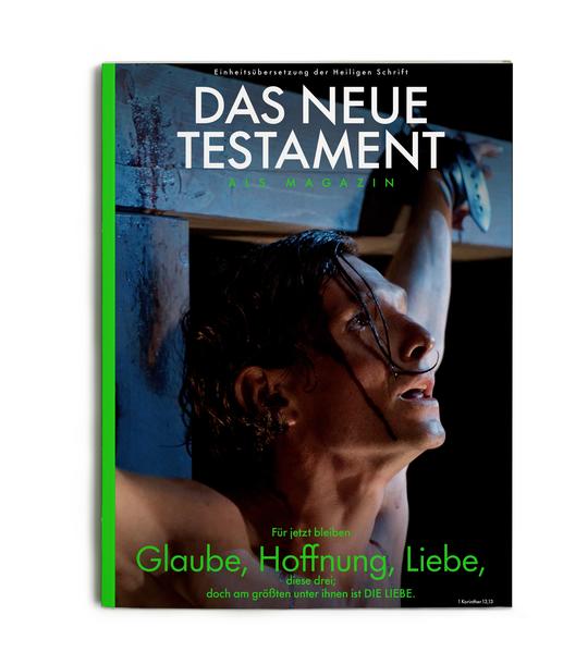 Das Neue Testament als Magazin ist der perfekte Einstieg in die Bibellektüre. Die Magazin-Ausgabe beinhaltet den vollständigen Bibeltext des Neuen Testaments. Das ansprechende Magazinformat bereitet dabei den Text typographisch so auf, dass er leicht verständlich und spannend zu lesen ist. Zentrale Gedanken und Zusagen der Geschichte Gottes mit den Menschen werden nun erstmals als Wort-Schatz gehoben, Kernsätze bildhaft in Szene gesetzt. Dieser typografische Kunstgriff eröffnet auf überraschende Art einen Zugang zur Bibel. Er verführt zunächst zum Blättern und Schauen, dann zum Lesen und Nachdenken. Die meisterhaften und bildgewaltigen Fotografien von Brigitte Maria Mayer verhelfen dem biblischen Text zu einer einzigartigen Lebendigkeit und erlauben uns eine neue Perspektive auf das Leben Jesu. Das Neue Testament als Magazin wurde gleich mit zwei Design-Preisen ausgezeichnet. Neben dem If-Design-Award 2022 in den Kategorien Communication und Printed Publications erhielt das Magazin auch den European Magazin Award 2022 im Bereich Special Interest.Gestaltet haben Das Neue Testament als Magazin Andreas Volleritsch und Oliver Wurm, welche auch das Projekt "Das Grundgesetz als Magazin" 2020 zum 71. Jahrestags des Deutschen Grundgesetztes geleitet haben.