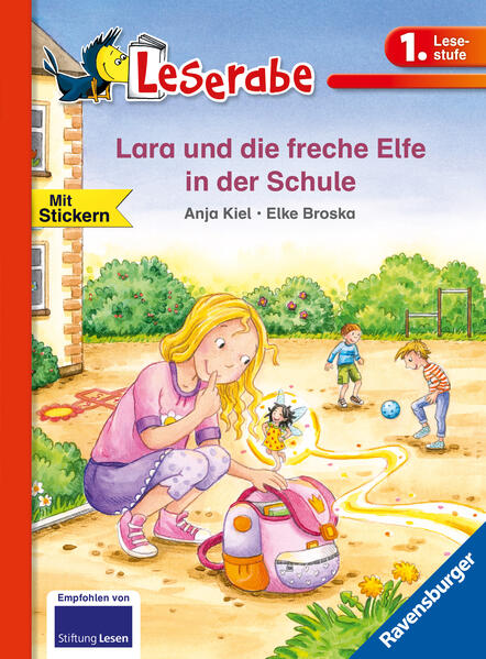 Lara möchte im Unterricht zum Thema „Fliegen“ Elfen vorstellen und bringt Fritzi mit in die Schule. Doch als sie ihren Schulranzen öffnet, gibt es von der Elfe keine Spur. Die anderen Kinder lachen, denn sie glauben nicht an Elfen - bis auf Ben. Aber was fliegt plötzlich auf dem Schulhof durch die Luft? Wer trommelt im Deutschunterricht? Und wer wirft das Wasserglas im Kunstunterricht um, wenn es gar keine Elfen gibt?