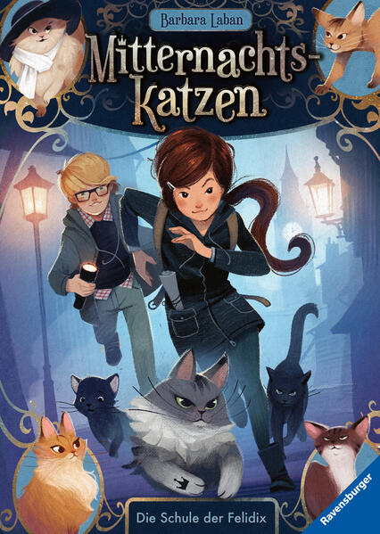 Bist du bereit für die Schule der Katzenflüsterer? Nova und Henry haben eine besondere Gabe: Sie können mit Katzen sprechen. Aber nicht nur das! Sie sind Felidix, Katzenbeschützer, und müssen ein fellsträubendes Verbrechen verhindern: Die Siamkatze Penelope hat die rechtmäßige Katzenkönigin von England entführt und hält sie gefangen. Nun muss sie nur noch alle Mitternachtskatzen - die Leibgarde der Königin - aus dem Weg schaffen und die Katzenkrone gehört ihr! Für Nova und Henry beginnt ein Abenteuer, das sie durch ganz London führt. Alle Abenteuer mit den Mitternachtskatzen: Band 1: Die Schule der Felidix Band 2: Die Hüter des Smaragdsterns