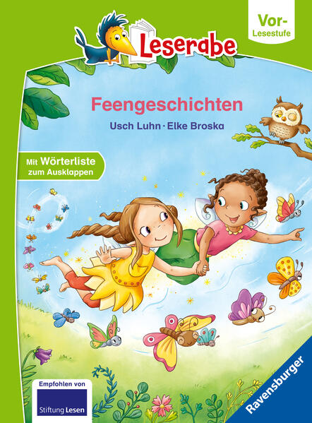 Lesen lernen wie im Flug! Die kleinen Feen Flora und Isi sind beste Freundinnen und erleben aufregende Abenteuer: Sie befreien einen Kobold, retten einen Schmetterling und landen kopfüber in einer leckeren Torte. Drei lustige Feengeschichten für erste Leseabenteuer. Die Kinderbücher der Reihe Leserabe - Vor- Lesestufe wurden mit Pädagogen entwickelt und ermöglichen Kindern im Vorschulalter und deren Eltern als Leseteam erste gemeinsame Leseerlebnisse. Hauptwörter werden durch Bilder ersetzt, sodass Mädchen und Jungen ab 5 Jahren leicht in den Leseprozess einbezogen werden können. Empfohlen von Stiftung Lesen, gelistet bei Antolin.