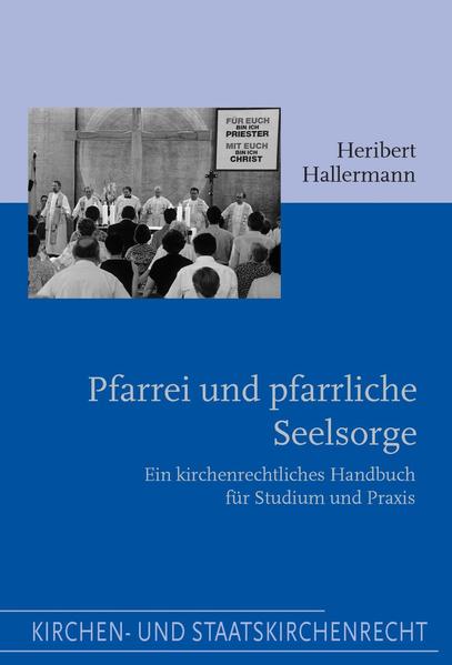 In einer Zeit, da in deutschen Bistümern Pfarreien aus finanziellen Gründen und wegen des zunehmenden Priestermangels zusammengelegt werden, unterliegt das Rechtsinstitut der Pfarrei mannigfaltigen Veränderungen. Ein solch umfassendes Handbuch-geschrieben für alle, die in der kirchlichen Verwaltung tätig sind, vom Bischof bis zum Gemeindepfarrer und zum Diakon-füllt für den deutschsprachigen Raum eine seit Erscheinen des CIC schmerzlich empfundene Lücke. Die Pfarrei als rechtliche Organisationsform besteht seit weniger als tausend Jahren, recht eigentlich erst seit dem Konzil von Trient. Das II. Vatikanische Konzil hat auf der Grundlage seiner Communio-Ekklesiologie die pfarrliche Hirtensorge theologisch neu beschrieben. Das geltende CIC hat die rechtlichen Konturen der Pfarrei vor diesem Hintergrund neu gezeichnet und bestimmt sie als Gemeinschaft von Gläubigen, die in partnerschaftlichem Zusammenwirken mit dem Pfarrer als ihrem Hirten sowie mit den übrigen pastoralen Diensten beitragen zur Verwirklichung der pfarrlichen Hirtensorge. Dieses Handbuch zeichnet zunächst die rechtsgeschichtliche Entwicklung der Pfarrei von ihren ersten Anfängen bis hin zu den entscheidenden Reformimpulsen des II. Vatikanischen Konzils nach. Das zweite Kapitel wendet sich den Rechtsbestimmungen über die Pfarrei im geltenden Recht zu. Das dritte Kapitel erörtert die Normen über den Dienst des Pfarrers und das vierte Kapitel widmet sich den Mitarbeiterinnen und Mitarbeitern des Pfarrers sowie den pfarrlichen Gremien der Mitverantwortung. Ein abschließender Ausblick geht der Frage nach, wie sich das Rechtsinstitut der Pfarrei in einer Zeit des zunehmenden Priestermangels verändern muss.