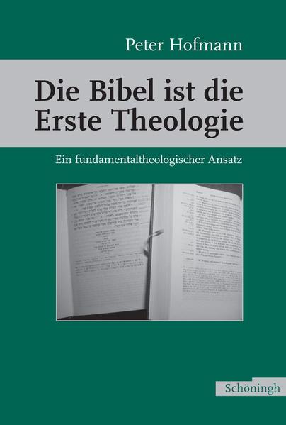 Das klassische Dilemma der Fundamentaltheologie: Entweder setzt sie mit einer (Erst-)Philosophie ein und läuft Gefahr, den kirchlichen Rahmen in einen vorgefertigten Begriffsrahmen zu pressen. Oder sie gründet sich auf ein Fundament, das sie nicht weiter in Frage stellen will. Hier Rationalismus, dort Fundamentalismus. Zwischen diesen beiden Unmöglichkeiten muß eine verantwortliche Fundamentaltheologie ihren Weg suchen. Ein solcher Weg-diese These vertritt das vorliegende Buch-ist möglich, wenn die Schrift nicht isoliert gesehen wird, sondern zusammen mit der Tradition, in der sie überliefert, dem Lehramt, in dem sie ausgelegt, und der Liturgie, in der sie gehört und beantwortet wird. Dabei wird die Grundposition der kanonischen Exegese aufgenommen und systematisch-theologisch weitergeführt. Die Bibel selbst bildet-im Kontext mit Tradition, Lehramt und Liturgie-die Erste Theologie. Diese Theologie ist vielfältig und entzieht sich grundsätzlich jeder systematischen Vereinheitlichung. Sieben thematische Kapitel (zu Rationalität und Geschichte, Gotteserkenntnis, Trinität, Jesus Christus und Israel, Theodizee und Erlösung, Theologie der Religionen, Eschatologie) diskutieren grundlegende theologische Fragen. Die Antwortversuche stellen einen neuen fundamentaltheologischen Ansatz zur Diskussion. Die theologische Erkenntnislehre gründet in einer neu erschlossenen Ersten Theologie der Bibel. Von ihr her wird die Einheit der Traktate („Gott“, „Jesus Christus“, „Kirche“) aufgezeigt.