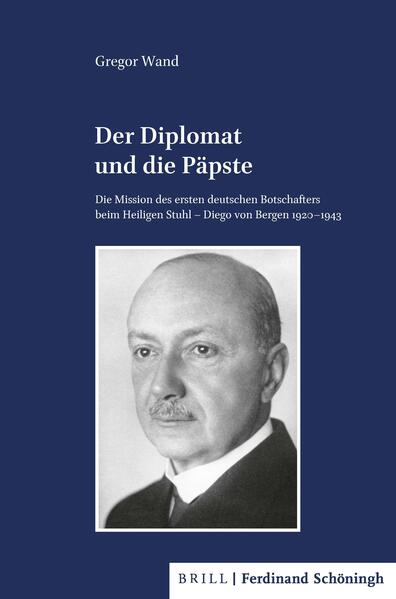 Nach dem Ersten Weltkrieg wurde Diego von Bergen zum ersten deutschen Botschafter beim Heiligen Stuhl ernannt und vertrat die Weimarer Republik und Hitler-Deutschland bis 1943 am Vatikan. Bis weit in die Nachkriegszeit hinein galt er als der „nationalsozialistischen Mystik nicht empfänglich“. Da in der historischen Forschung inzwischen Konsens darüber herrscht, dass das Auswärtige Amt die Gewaltpolitik des NS-Regimes überall und zu jeder Zeit mitgetragen hat, liefert die Studie eine überfällige Neubewertung von Hitlers dienstältestem Botschafter. Sie schärft nicht nur das Bild des Amts als Akteur der Außenpolitik des >Dritten Reichs