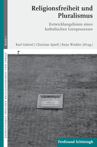 Von strikter Ablehnung bis zur entschiedenen Verteidigung der Religionsfreiheit reicht das Spektrum der offiziellen Haltung der katholischen Kirche. Die Position zur Frage der Religionsfreiheit ist durch unterschiedliche Phänomene gekennzeichnet: Einerseits durch eine strikt antimodernistische Haltung, die eine entschiedene Ablehnung der Religionsfreiheit einschloss, andererseits durch eine entschiedene Befürwortung von Menschenrechten und Demokratie im Allgemeinen und der Religionsfreiheit im Besonderen. Als Zeitpunkt der Wende von der Ablehnung zur Befürwortung der Religionsfreiheit wird dabei in der Regel das Zweite Vatikanum betrachtet. Die Frage ist: Wie konnte es zu einer solchen »kopernikanischen Wende« kommen? Welcher »Lernprozess« führte-an der katholischen Basis bzw. im katholischen Milieu, in der wissenschaftlichen Theologie sowie in der Amtskirche-zu einem Umdenken in der Frage der Religionsfreiheit?