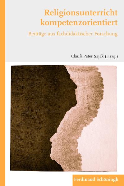 Kompetenzorientierung verändert die didaktische Struktur von Lernprozessen-auch im Religionsunterricht.Der mit der Einführung von Bildungsstandards verbundene Paradigmenwechsel der Bildungs- und Schulpolitik hat auch Konsequenzen für die Religionsdidaktik gehabt. Sowohl für den evangelischen als auch für den katholischen Religions-unterricht gibt es in den meisten Bundesländern in-zwischen kompetenzorientierte Kerncurricula. Auch die wissenschaftliche Religionspädagogik diskutiert seit einigen Jahren intensiv die Frage, in welchem Maße der neue Ansatz der Kompetenz-orientierung die traditionelle Gestalt des Religionsunterrichts verändern wird. Inzwischen liegen Er-gebnisse aus verschiedenen Forschungsprojekten zur Kompetenzorientierung im Religionsunterricht vor. Die vorliegende Publikation präsentiert die jüngsten Forschungsergebnisse und diskutiert die daraus abzuleitenden Konsequenzen für die Gestaltung von religiösen Lern- und Unterrichtsprozessen.