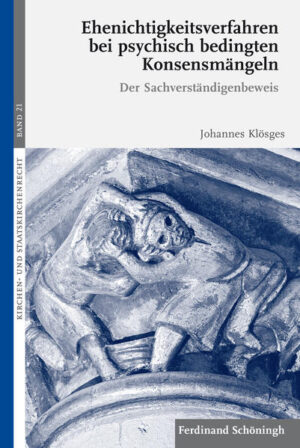 Die Zahl der Ehenichtigkeitsverfahren, die an deutschen Diözesangerichten mit einer Streitfrage aus einer der drei psychischen Eheunfähigkeiten des c. 1095 CIC geführt werden, ist in den vergangenen Jahren kontinuierlich gestiegen und macht nun fast flächendeckend den Großteil solcher Verfahren aus. Dadurch geraten sowohl Parteien wie Gerichtspersonal zwangsläufig in enge Berührung mit dem Spannungsfeld zwischen Kanonischem Recht und Psychiatrie / Psychologie, denn die geltende Eheprozessordnung Dignitas Connubii von 2005 sieht für solche Verfahren die Beiziehung eines entsprechenden Sachverständigen zunächst grundsätzlich vor. Angesichts der Ausgangslage kommt konkreten Fragen in der praktischen Anwendung eine hohe Bedeutung zu: Wie wählt das Richterkollegium beispielsweise einen geeigneten Sachverständigen aus und welche Fragen sind diesem vorzulegen, auf die er in seiner Expertise antworten soll? Wie ist es um Würdigung und Evaluation des Sachverständigengutachtens bestellt, der sich der Richter letztlich nicht entziehen kann? Was ist das Verhältnis zwischen Richter und Sachverständigem, was ist Aufgabe des Bandverteidigers?Die Auseinandersetzung mit ehe- und prozessrechtlichen Normen, die in Verfahren aus c. 1095 CIC mit Blick auf das Sachverständigengutachten besondere Relevanz entfalten, erfolgt-bei Berücksichtigung entsprechender Grundlagen aus Psychologie und Psychiatrie sowie einiger kanonistischer Spezialfragen-insbesondere unter Einbeziehung von Rechtsprechung und Praxis des päpstlichen Gerichts der Rota Romana. Gliederungsvorschläge für Sachverständigengutachten in Eheverfahren und Interrogatorien geben schließlich Richtern und Parteien Hilfestellung für einen zielführenden Dialog der Disziplinen.Die Studie präsentiert somit eine wissenschaftliche Auseinandersetzung unter ständiger Rückbindung an konkrete wie praxisrelevanter Gesichtspunkte und zeigt, dass der c. 1095 CIC weder „Gummiparagraph“, noch „Scheidungskanon“ ist, sondern vielmehr neben der juridischen Komponente stets auch pastorales Instrument der Kirche und wirkliche Chance für die Betroffenen.