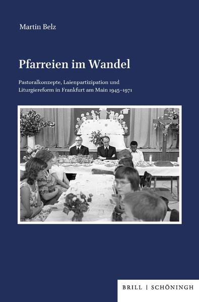 Wenige Institutionen der katholischen Kirche erfuhren zwischen 1945 und dem Zweiten Vatikanischen Konzil (1962-1965) so gravierende Veränderungen wie die Pfarrei. Sie avancierte zum Zentrum der Seelsorge, zur Zelle der Katholischen Aktion und zum primären Kirchort. In Frankfurt am Main vollzog sich dieser Wandel wie unter einem Brennglas: Seelsorger entwickelten innovative Konzepte der Pastoral, Laien engagierten sich aus dem Glauben in Kirche und Gesellschaft. Liturgische Reformen und ökumenische Aufbrüche beförderten nachhaltig ein neues Verständnis der Pfarreien als Gemeinden, denen vielfach eine Pionierfunktion im Bistum Limburg zukam. So entstand eine plurale und weltoffene Stadtkirche.Auf Basis erstmals gesichteter Quellen analysiert die Studie exemplarisch die lokalkirchlichen Transformationen bis zum Beginn der siebziger Jahre. Sie leistet damit einen essentiellen Beitrag zur Limburger Bistums- und kirchlichen Zeitgeschichte.